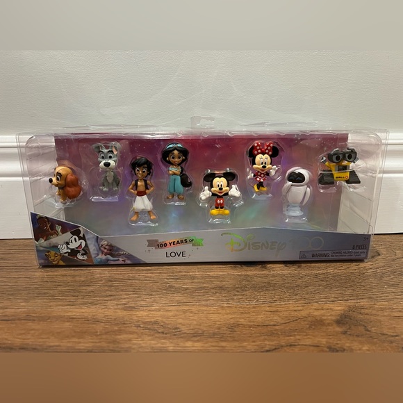 Disney 100 years of Love - 8 figure pack - Picture 2 of 3